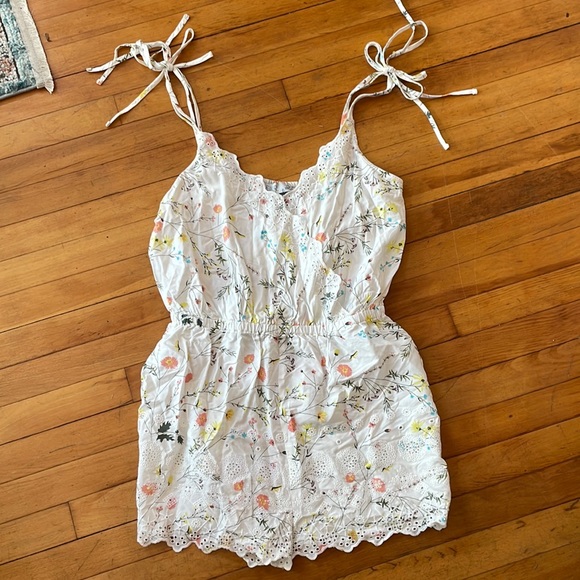 Flower romper 🌸 - Picture 1 of 3